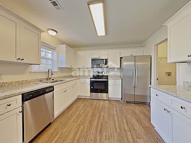 Foto del edificio - 2148 Spring Hill Cir