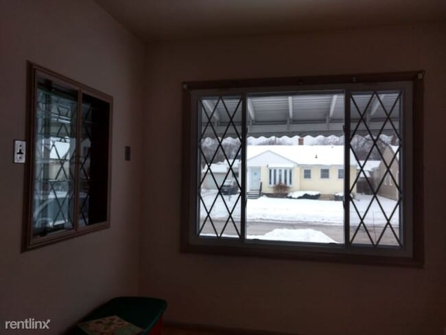 Foto del edificio - 3 br, 1 bath House - 3920 Bacon Ave