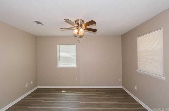 Building Photo - 1574 Skyline Dr
