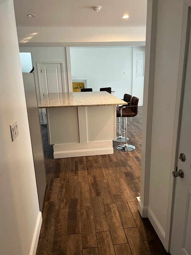 Foto del edificio - 1109 W 34th St