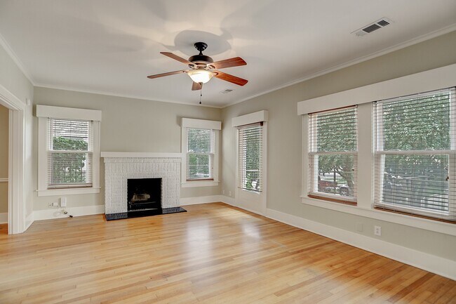 Foto del edificio - Charming 2-1 home in Allen Parkway