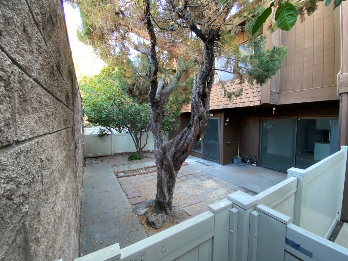 Primary Photo - 455 W Duarte Rd