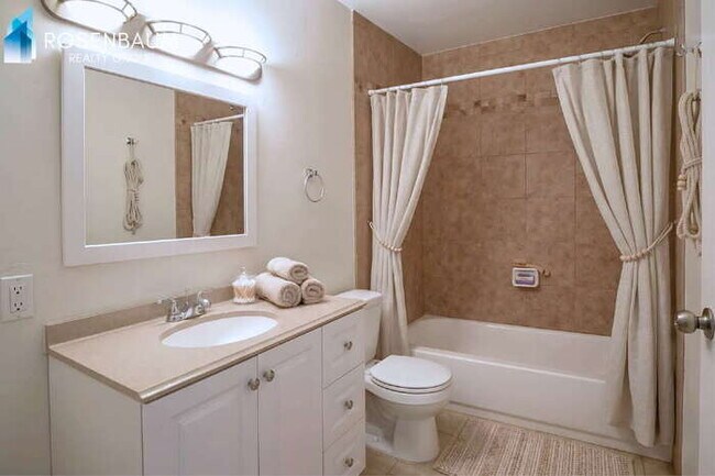 Foto del edificio - 2452 N Treat Ave