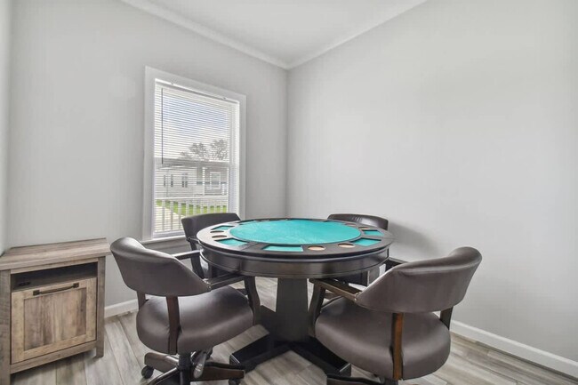 Building Photo - 10030 Sterling Ave