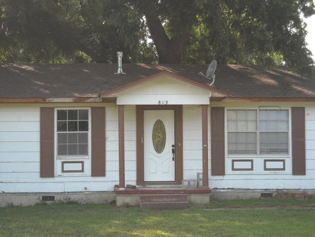 Building Photo - 813 Pine St.