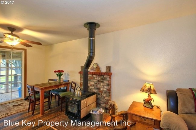 Building Photo - 3 br, 1 bath House - 23010  NE Pluss Road