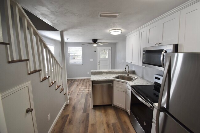 Foto del edificio - 2416 Lake Hall Rd