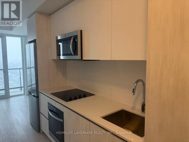 Photo du bâtiment - 5858 Yonge St