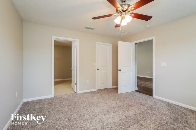 Building Photo - 3131 Holly Green Loop