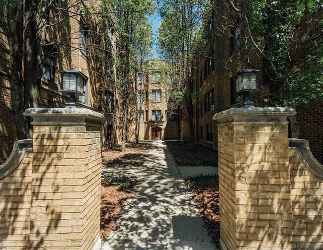 Building Photo - 3600 N Claremont Ave