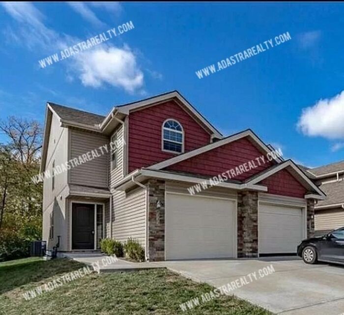 Primary Photo - Stunning Northland Townhome-Available NOW!!