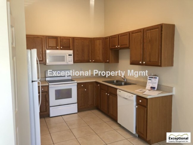 Foto del edificio - AVAILABLE NOW!!!