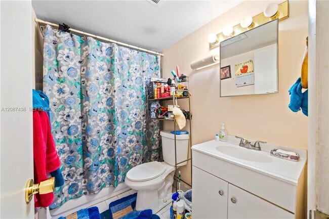 Foto del edificio - 301 NW 177th St