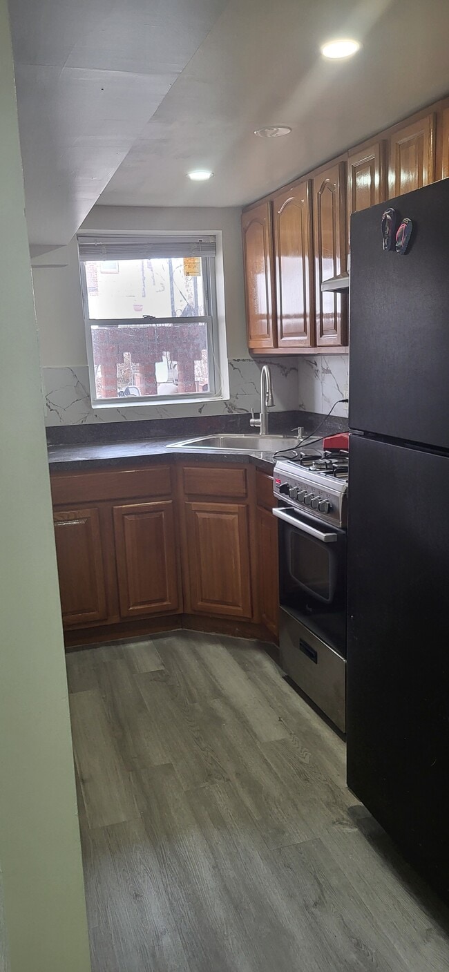 Foto del edificio - 1843 E 51st St