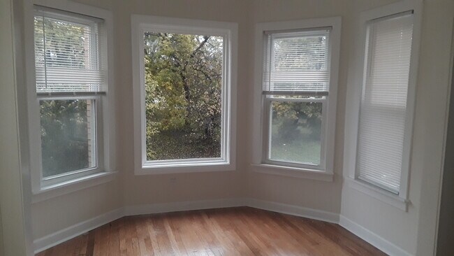 Sunroom - 114 N Hamlin Blvd