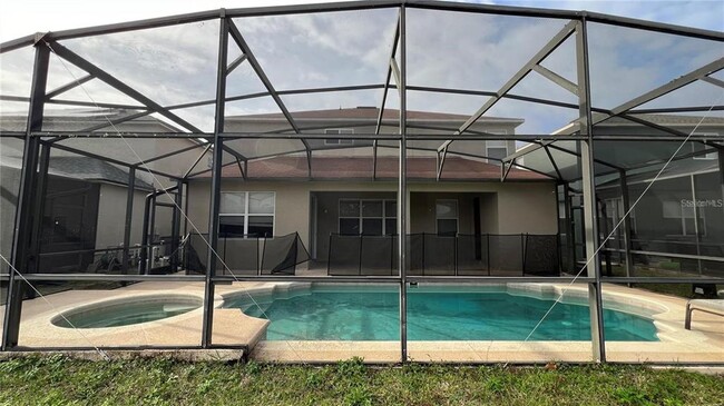 Foto del edificio - 338 Sand Ridge Dr