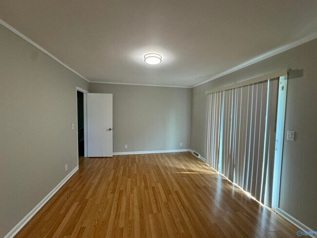 Foto del edificio - 3212 Lewisburg Dr NW