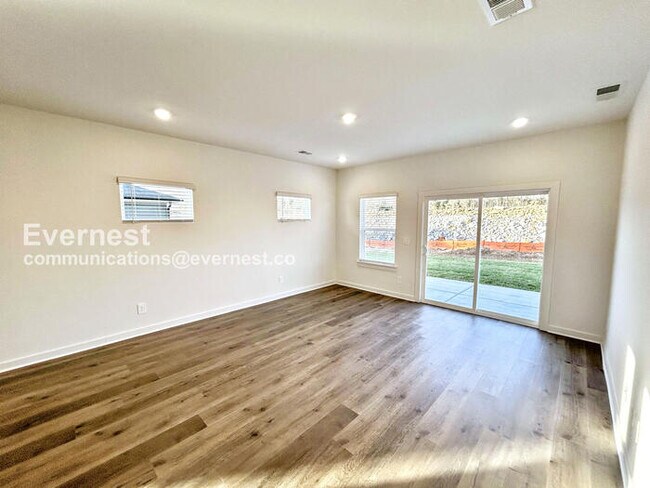 Building Photo - Application Fee WAIVED! Limited Time Special Offer - Split your security deposit payment.  5 Bed/...