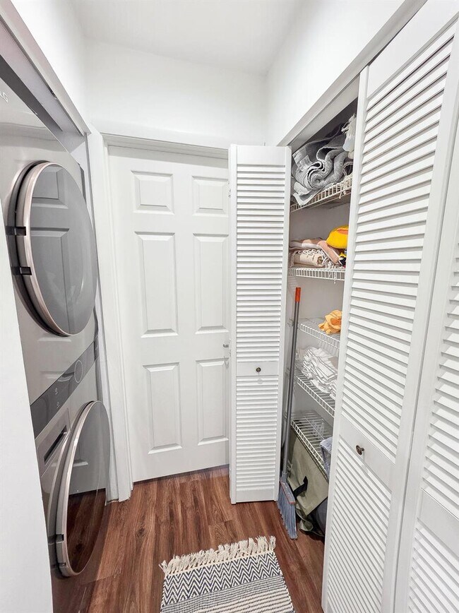 Foto del edificio - Northeast 15th Avenue, Fort Lauderdale, FL 33305 - 2 BR 1.5 BA townhouse