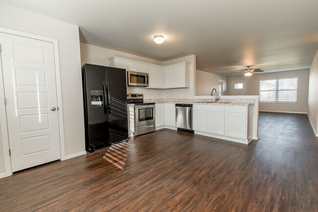 Foto del edificio - Band New 4 Bedroom Home in Lincoln!