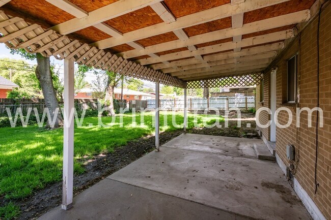 Building Photo - 1561 E 4945 S