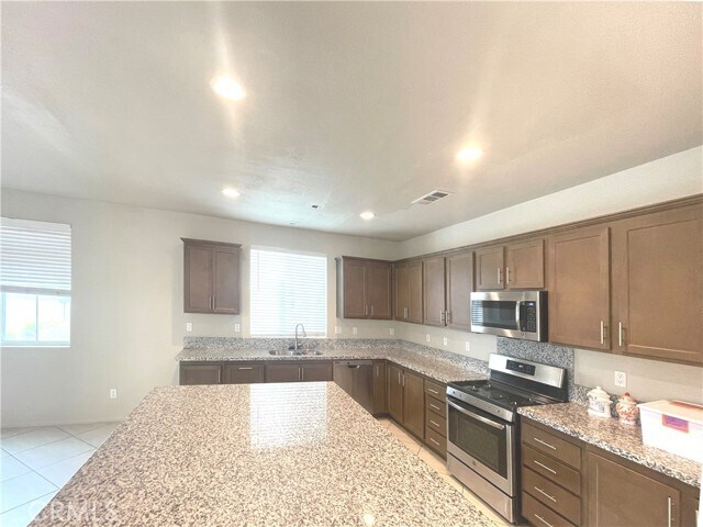 Foto del edificio - 26020 Abigail Ave