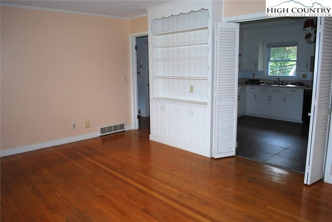 Foto del edificio - 6206 Idlewild Rd