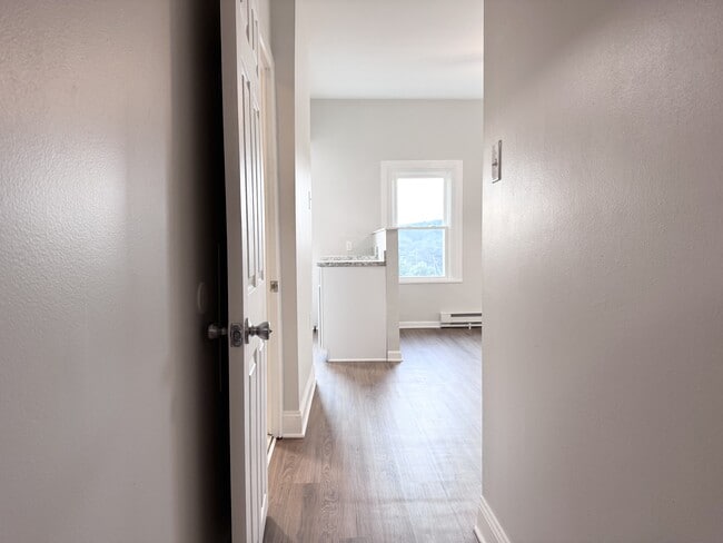 Building Photo - 526 E Main St