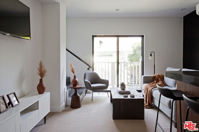 Foto del edificio - 1238 W 30th St