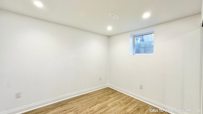Building Photo - 1558 Somergrove Cres
