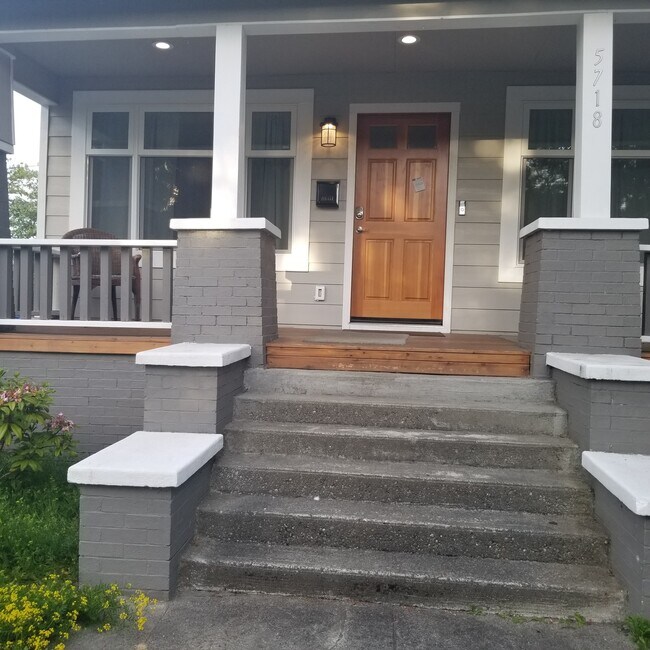 Building Photo - 5718 8th Ave NE