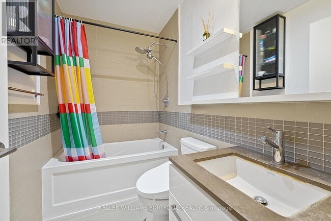 Building Photo - 295 Adelaide St W