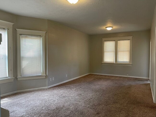 Building Photo - Beautiful 4 Bedroom House!!
