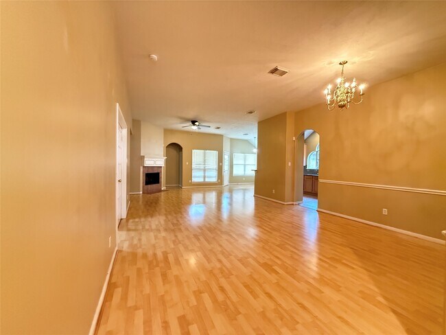 Building Photo - 11115 Creekline Green Ct