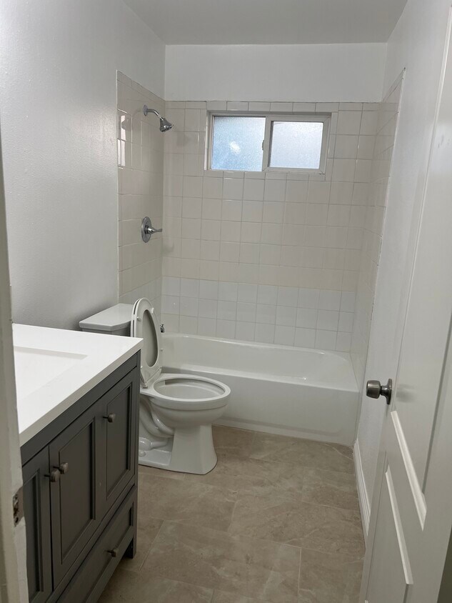 Foto principal - 11226 College Ave