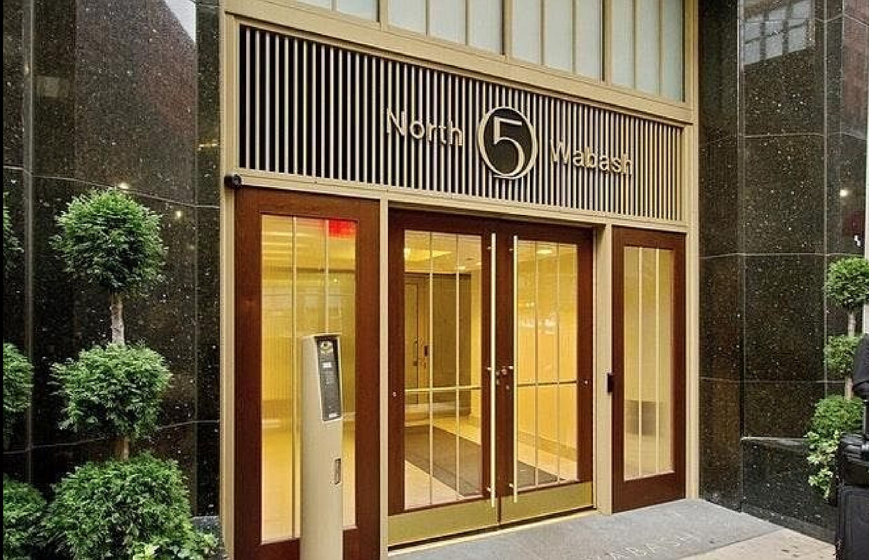 Primary Photo - 5 N Wabash Ave