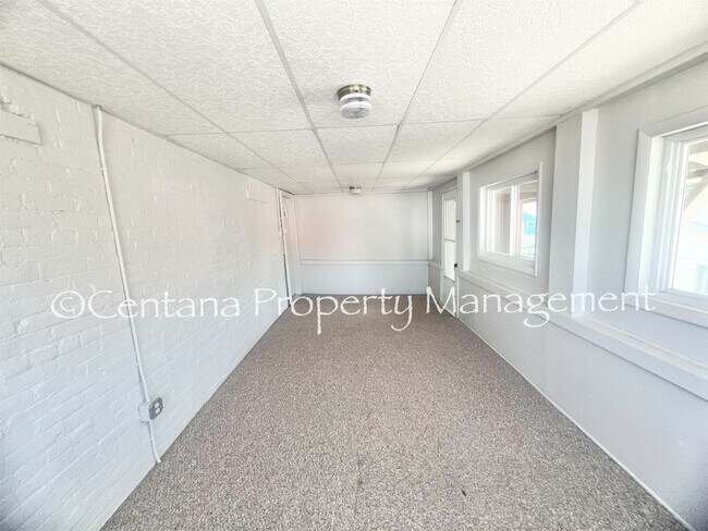 Building Photo - 400 Birch St