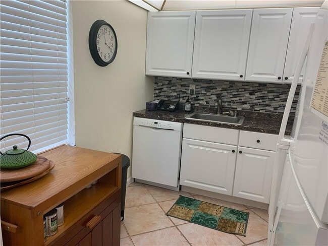 Building Photo - 820 Flanders S