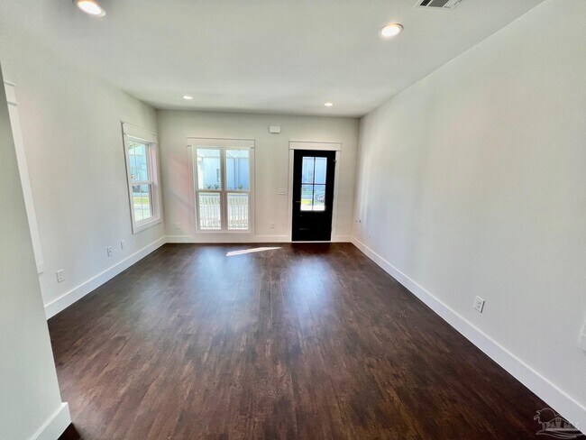 Foto del edificio - 607 N Coyle St