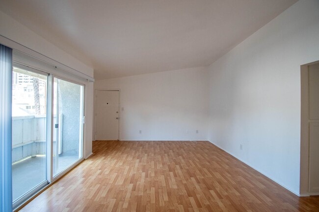 Building Photo - 15156 Dickens St