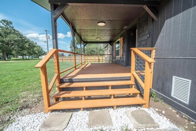 Foto del edificio - 215 Shady Oak St