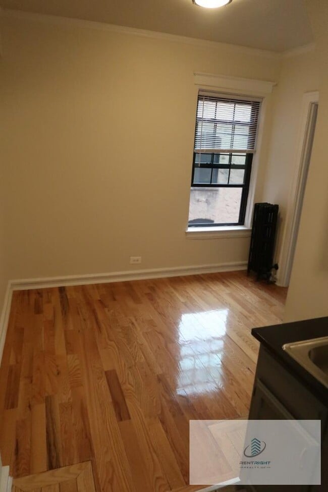Building Photo - 426 W Briar Pl