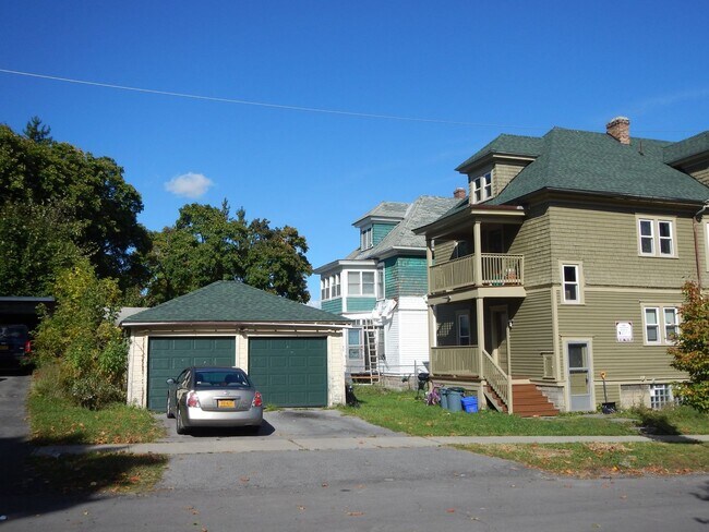 Building Photo - 262 Roosevelt Ave