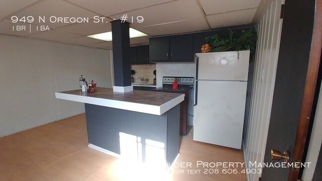 Building Photo - 949 N Oregon St