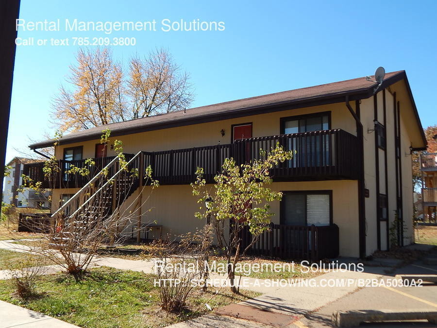 Primary Photo - Bluewood East Apts - 2 BR 1 Bath