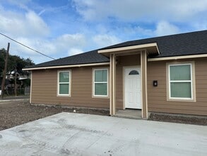 Building Photo - 923 Craig St