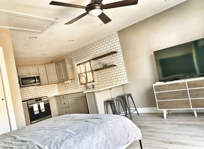 Foto del edificio - Renovated Studio in Downtown Sacramento! O...