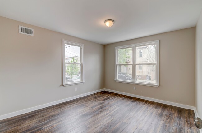 Foto del edificio - 146 Fulton Ave
