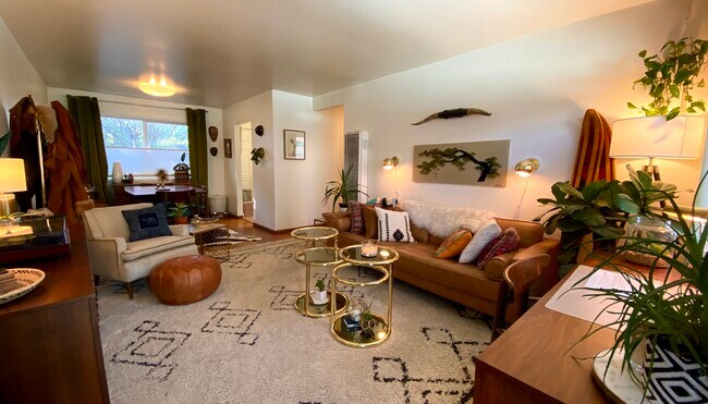 Foto del edificio - 6027 SE Woodstock Blvd