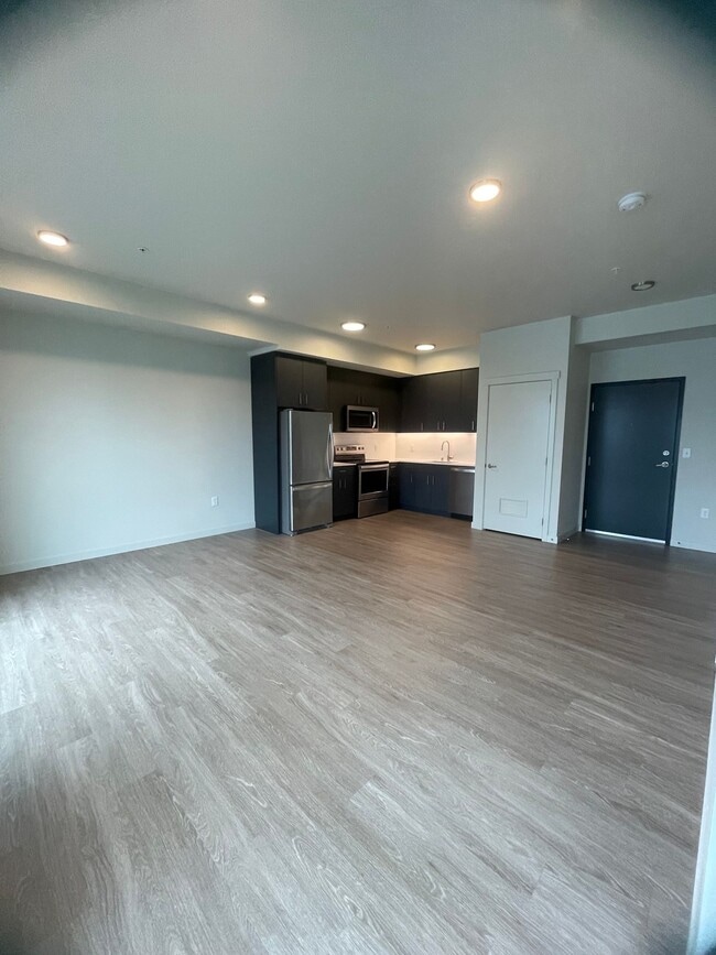 Building Photo - Roomy, 612 Square Foot, 1-Bedroom Home wit...